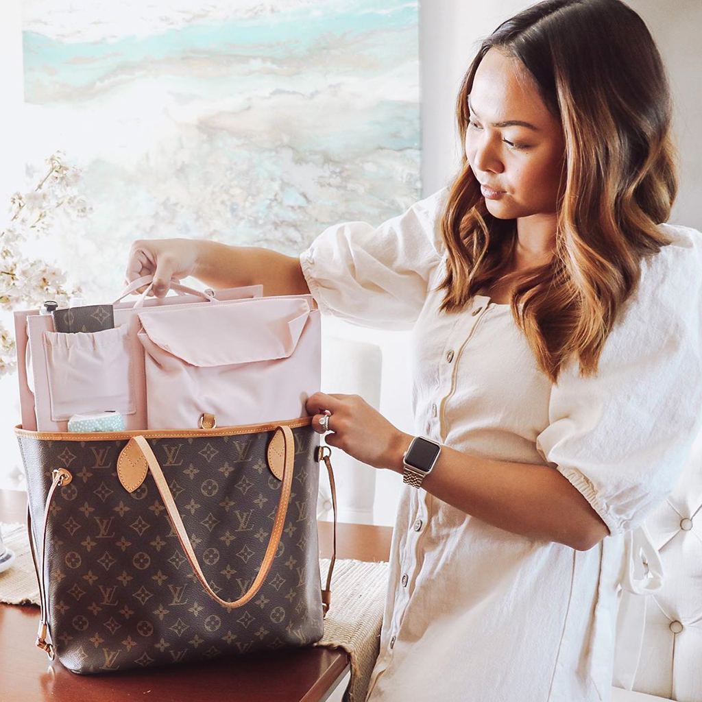 WHAT'S IN MY DIAPER BAG, Louis Vuitton Neverfull MM